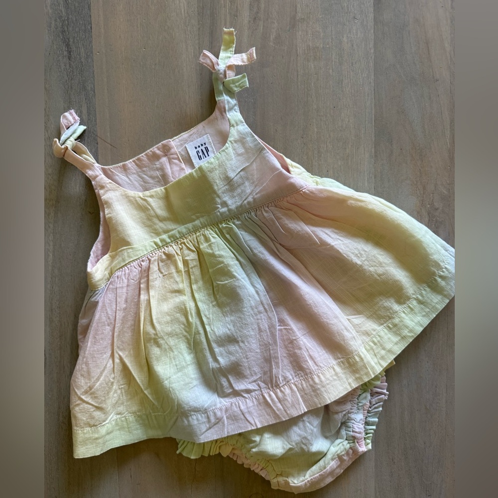Gap baby - 12-18MO cotton rainbow set